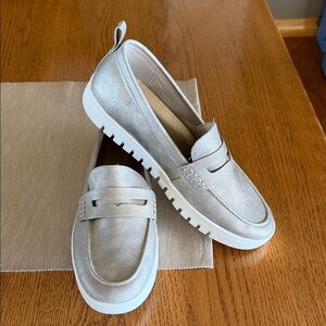 Tommy Bahama Metallic Loafers